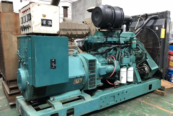 發電機燃油系統維護：油箱沉淀清理周期與燃油濾清器更換，避免油路堵塞導致停機